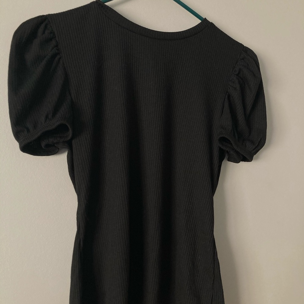Wearever black puffy sleeved top